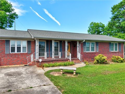 Photo of 307 Calhoun Road, Belton, SC 29627 (MLS # 20301794)