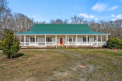 Photo of 2803 Trail Road, Belton, SC 29627 (MLS # 20298314)