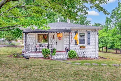 Photo of 416 W Belvue Road, Greenville, SC 29609 (MLS # 20301863)