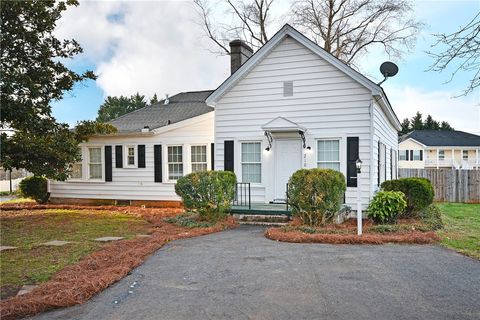 Photo of 210 Walnut Hill Drive, Easley, SC 29642 (MLS # 20298449)