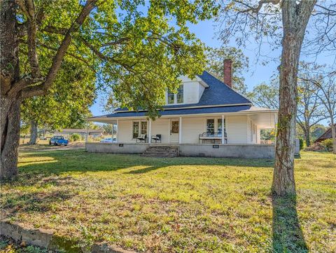 Homes For Sale - 6025 Mountain View Road<br/> Taylors, SC 29687