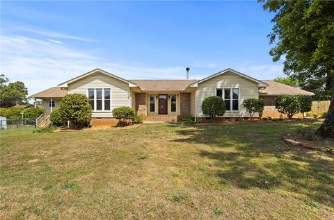 Photo of 1011 Sierra Drive, Easley, SC 29642 (MLS # 20300467)