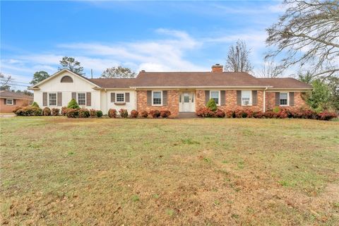 Photo of 300 woodfern Circle, Anderson, SC 29625 (MLS # 20295470)