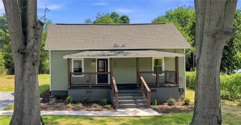 Photo of 207 South 7th Street, Easley, SC 29640 (MLS # 20305159)