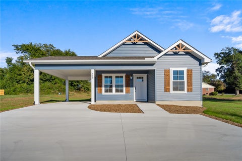 Photo of 507 S Oak Street, Seneca, SC 29678 (MLS # 20307223)