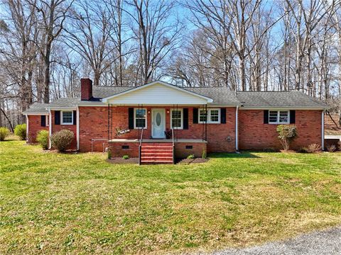 Photo of 609 Robinson Bridge Road, Central, SC 29630 (MLS # 20299075)