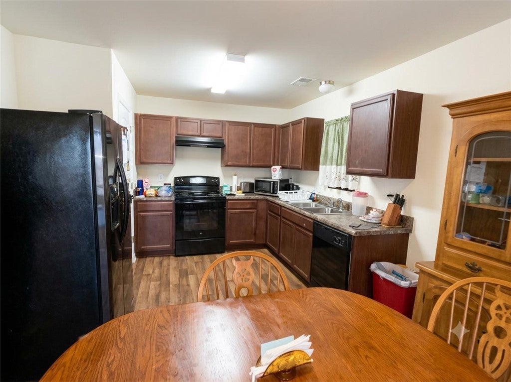 175 Strawberry Place - Photo 2