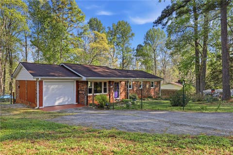 Homes For Sale - 623 W Springwood Drive<br/> Seneca, SC 29672