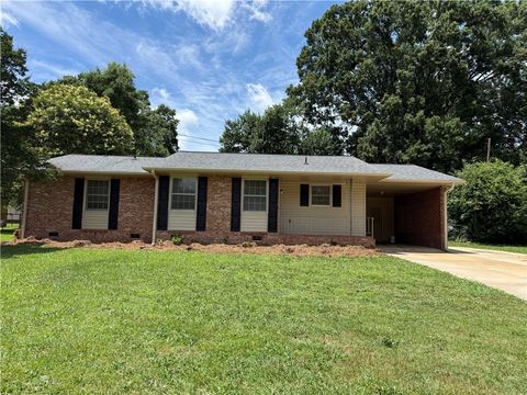 Photo of 1507 E Calhoun Street #E Calhoun st, Anderson, SC 29621 (MLS # 20302902)