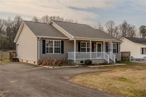Photo of 804 Clark Road, Inman, SC 29349 (MLS # 20297934)