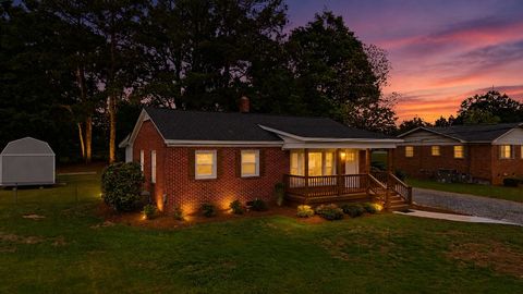 Photo of 1408 Dave Drive, Newberry, SC 29108 (MLS # 20300647)
