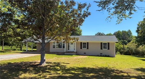 Photo of 1238 Ebenezer Road, West Union, SC 29696 (MLS # 20301433)