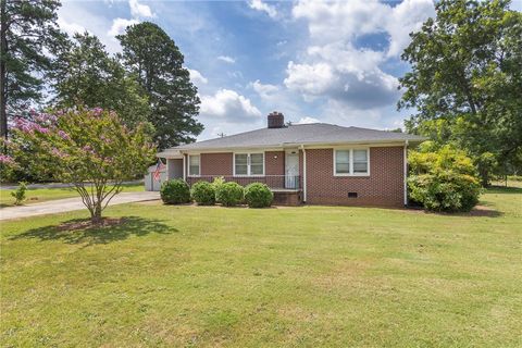 Photo of 1218 Bolt Drive, Anderson, SC 29621 (MLS # 20303533)