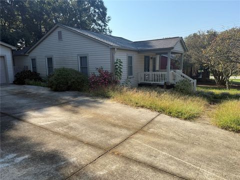 Photo of 107 S LAUREL Street, Walhalla, SC 29691 (MLS # 20295703)