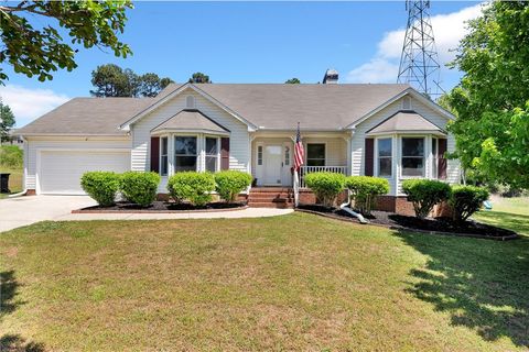 Photo of 302 Foxfire Drive, Simpsonville, SC 29680 (MLS # 20300668)