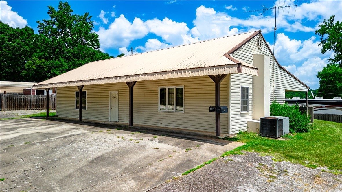 Photo 1 of 34 — 231 Lakeshore Drive, Fair Play, SC 29643