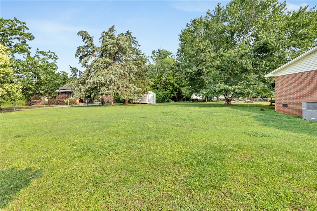 Anderson, South Carolina 29625, United States, 4 Bedrooms Bedrooms, ,3 BathroomsBathrooms,Residential,Pending,145226