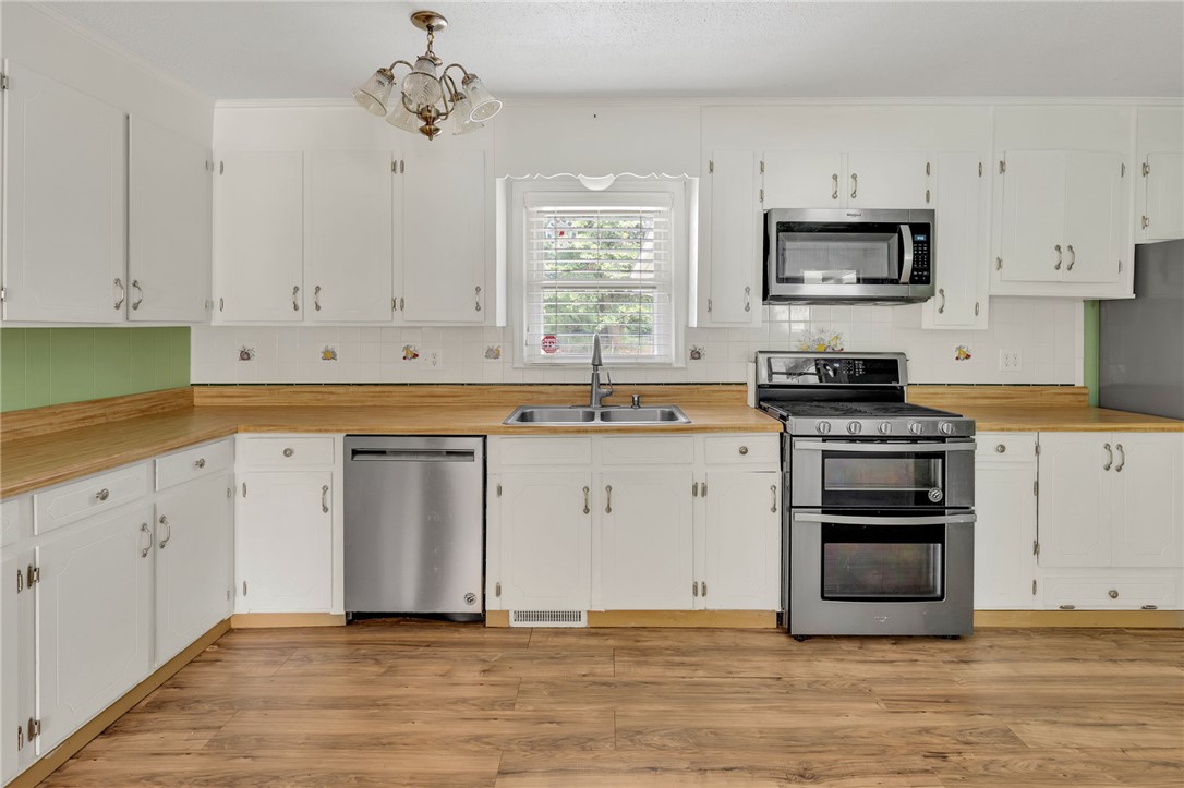 Anderson, South Carolina 29625, United States, 4 Bedrooms Bedrooms, ,3 BathroomsBathrooms,Residential,Pending,145226