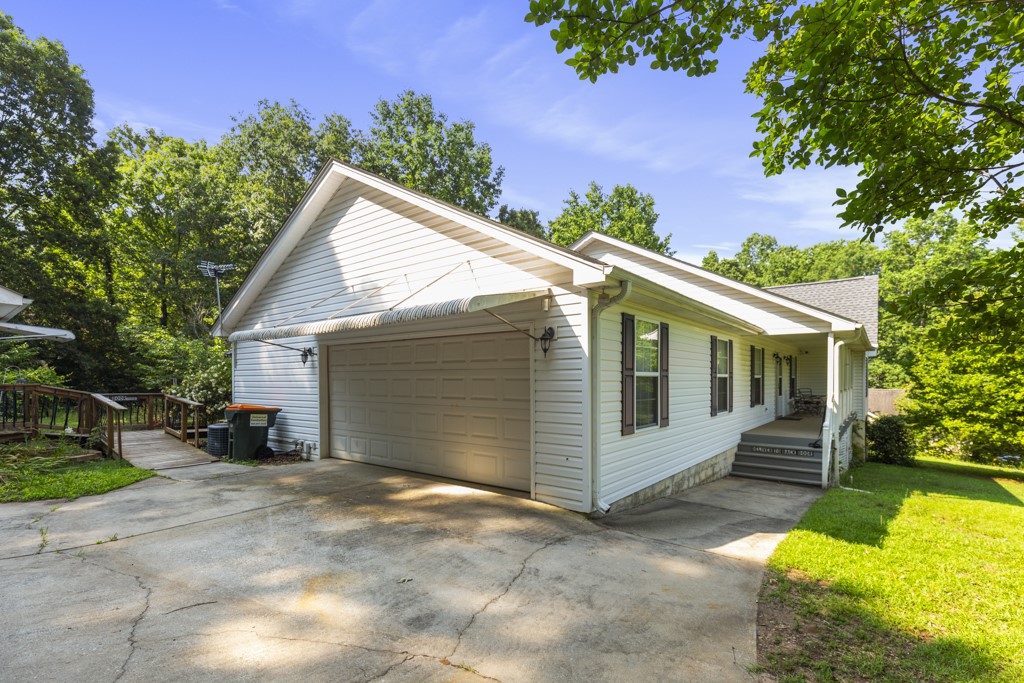 1111 Jody Drive, Seneca, South Carolina image 2