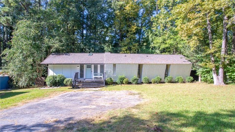 Photo of 111 Oakdale Drive, Greenwood, SC 29649 (MLS # 20306328)