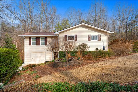 Photo of 410 South Hogan Drive, Westminster, SC 29693 (MLS # 20295129)