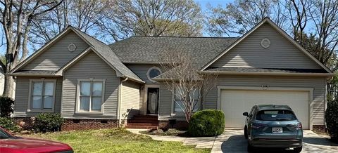 Photo of 106 Gelsemium Place, Greenville, SC 29615 (MLS # 20300267)