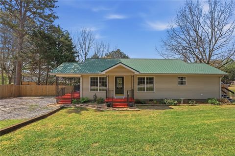 Photo of 421 Hotrod Lane, Walhalla, SC 29691 (MLS # 20299363)