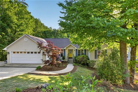 Photo of 322 Shorecrest Drive, Seneca, SC 29672 (MLS # 20300453)