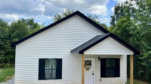 Photo of 307 Hunter Street, Seneca, SC 29678 (MLS # 20300765)