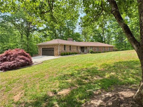 Photo of 164 Creekside Drive, Pickens, SC 29671 (MLS # 20300984)