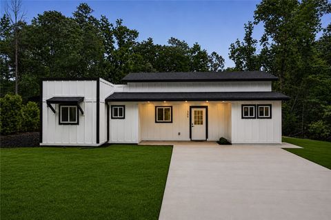 Photo of 359 beech Drive, Westminster, SC 29693 (MLS # 20302094)