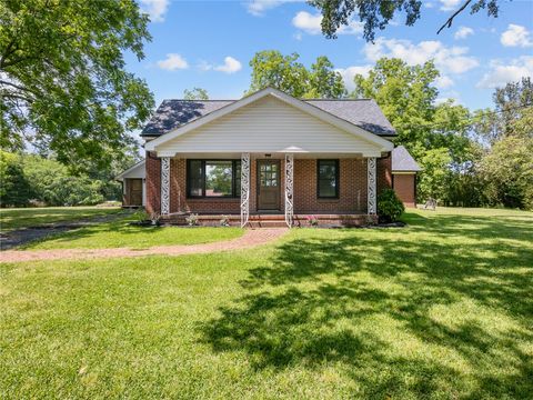 Photo of 1125 Friendship Road, Seneca, SC 29678 (MLS # 20301634)