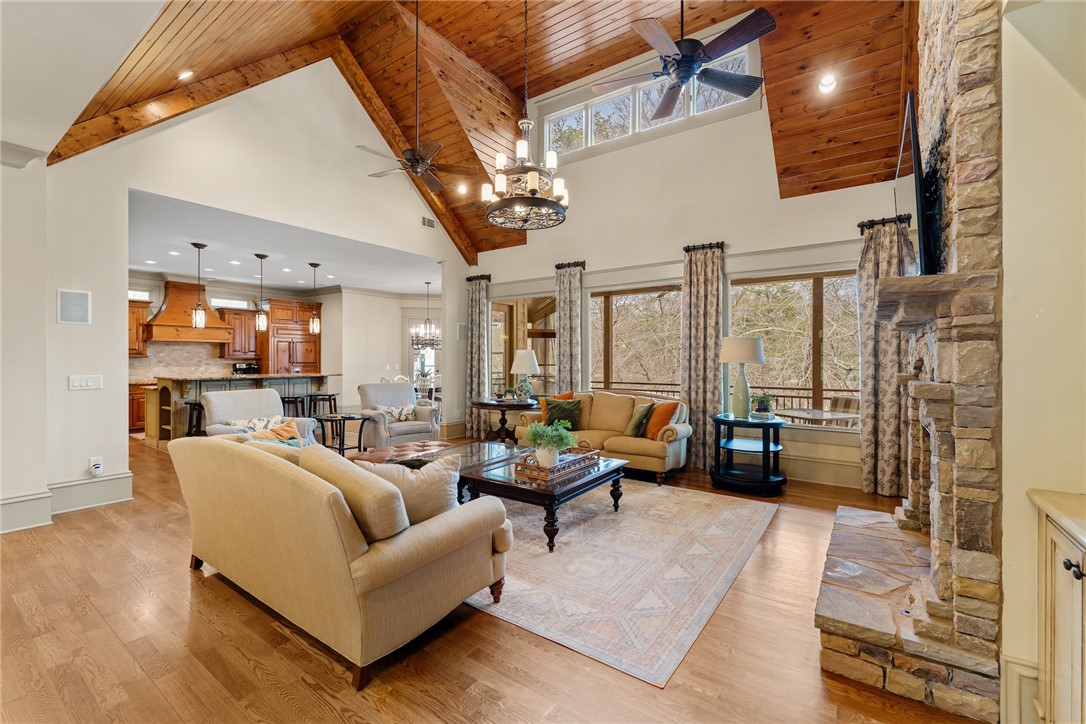 1242 N Edgewater Trail, Toccoa, Georgia image 4