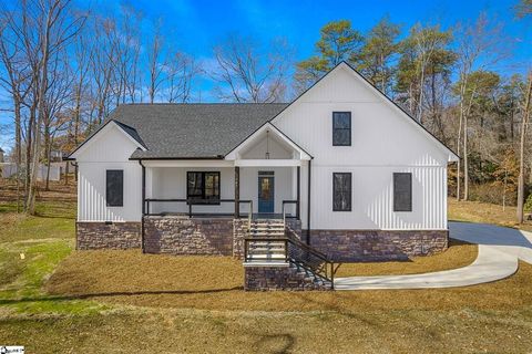 Photo of 107 Bentwood Lane, Pickens, SC 29671 (MLS # 20294233)
