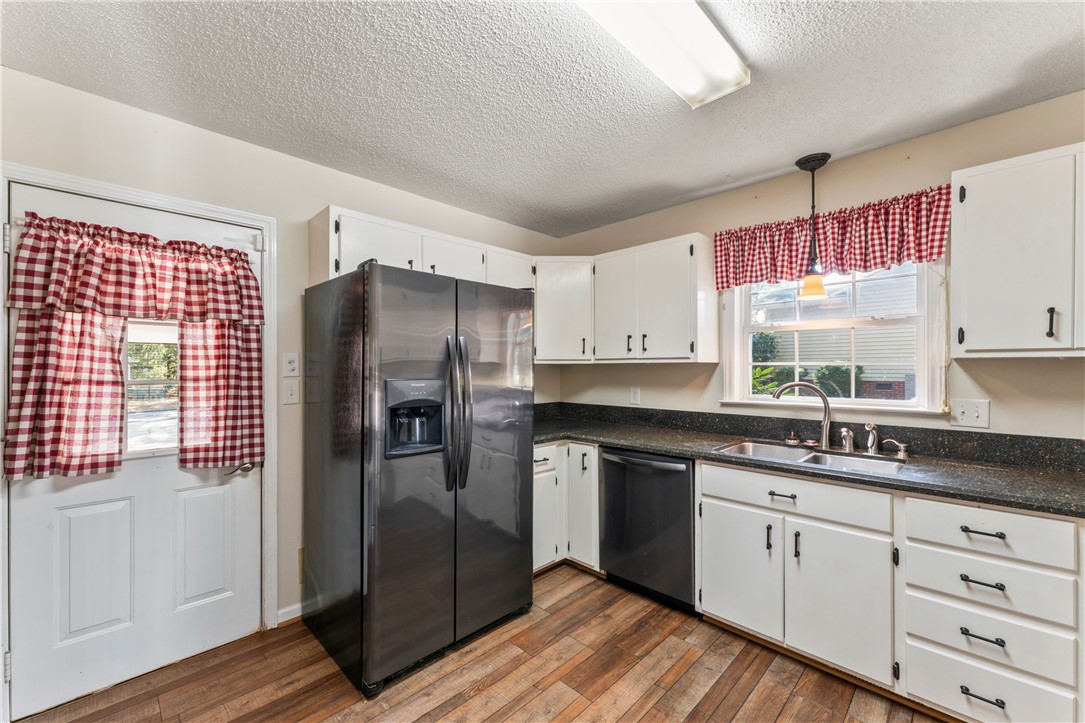 Anderson, South Carolina 29621, United States, 3 Bedrooms Bedrooms, ,2 BathroomsBathrooms,Residential,Active,212596