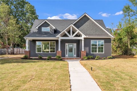Photo of 517 N East Main Street, Easley, SC 29640 (MLS # 20293467) Photo of 517 N East Main Street, Easley, SC 29640 (MLS # 20293467)