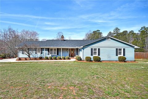 Photo of 201 Buckingham Road, Easley, SC 29640 (MLS # 20298175)