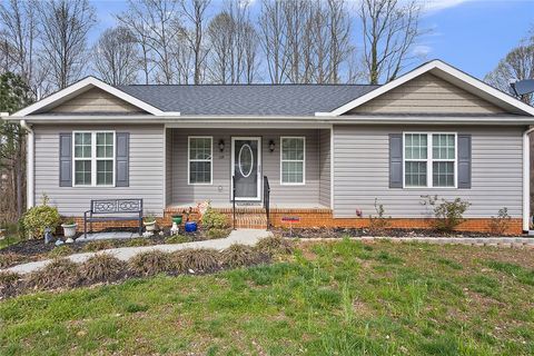 Photo of 119 Nicholas Court, Easley, SC 29640 (MLS # 20298786)