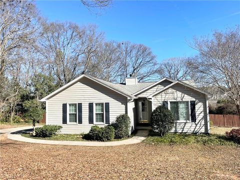 Photo of 101 Lakeview Circle, Clemson, SC 29631 (MLS # 20296749)