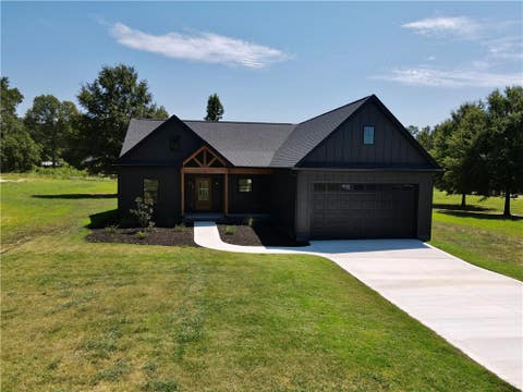 Photo of 408 Edgewood Drive, Belton, SC 29627 (MLS # 20305396)