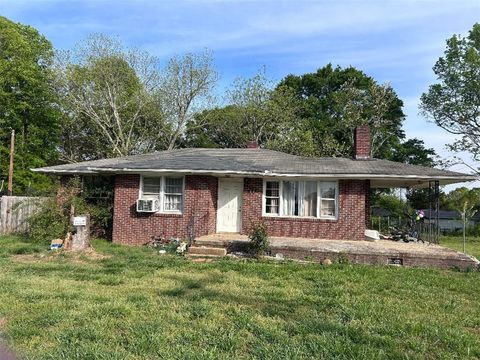 Photo of 213 E. Shockley Ferry Road, Anderson, SC 29624 (MLS # 20299726)