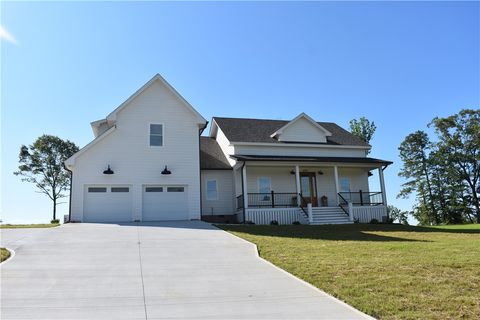 Homes For Sale - 450 Falcons Lair West Drive<br/> Walhalla, SC 29691