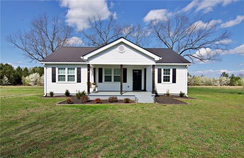 Photo of 305 Harry Drive, Anderson, SC 29624 (MLS # 20298289)