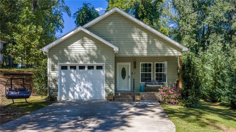 Photo of 122 W Baker Street, Pickens, SC 29671 (MLS # 20308364)