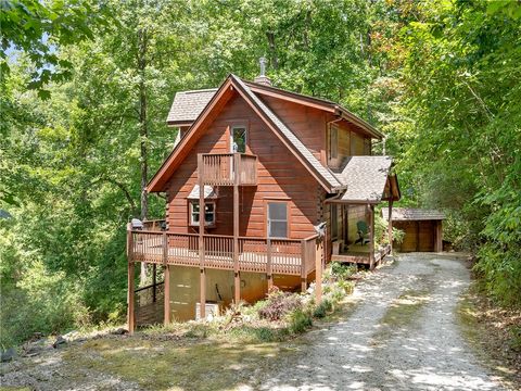 A home in Mountain  Rest