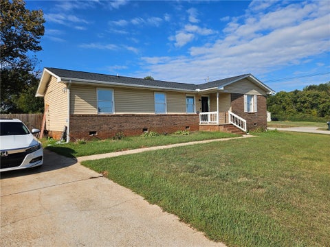 Photo of 100 Quail Ridge Road, Seneca, SC 29678 (MLS # 20307224)