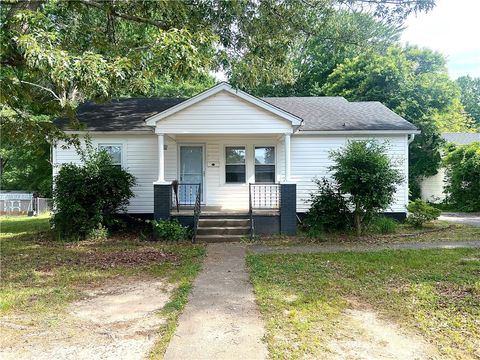 Photo of 301 Edgewood Avenue, Belton, SC 29627 (MLS # 20301585)
