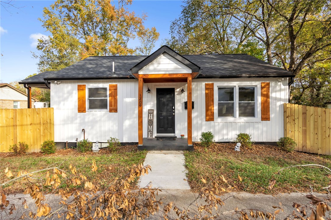1209 S Bell Street, Clinton, South Carolina image 1