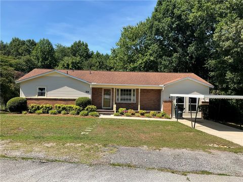 Photo of 175 Oak Hill Drive, Piedmont, SC 29673 (MLS # 20302381)