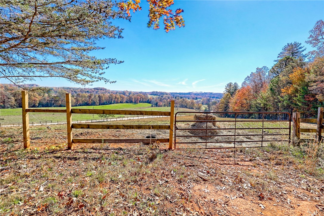 Mountain Rest, South Carolina 29664, United States, 3 Bedrooms Bedrooms, ,3 BathroomsBathrooms,Residential,Active,239961